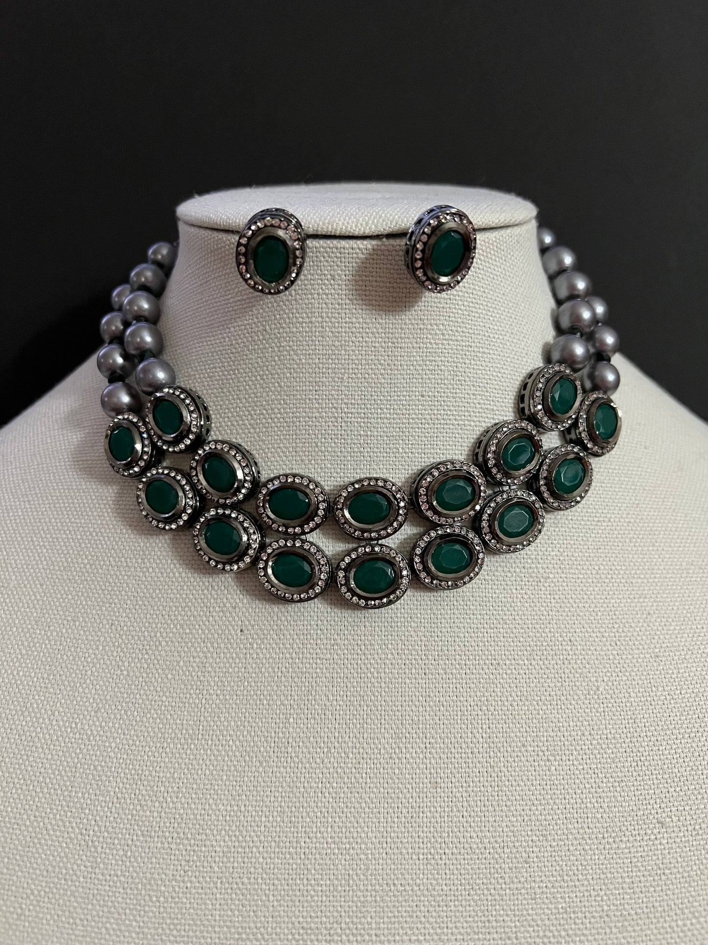 Black Rhodium Polish Kundan Green Necklace